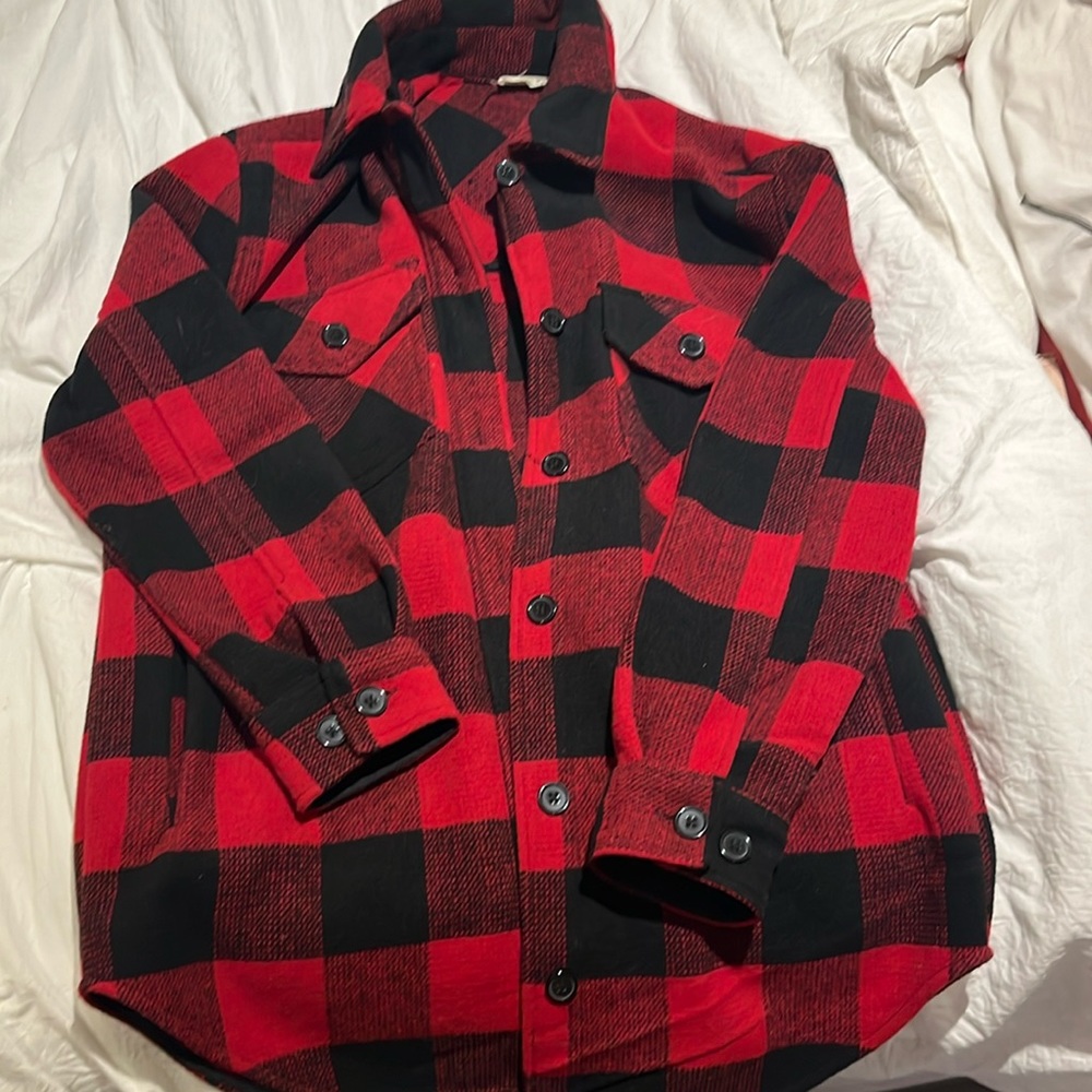 R Drotyle Conscious red and black checkered women’s flannel size M